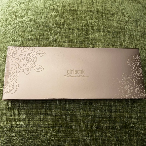 Girlactik Eyeshadow | The Essential Palette - Picture 4 of 5